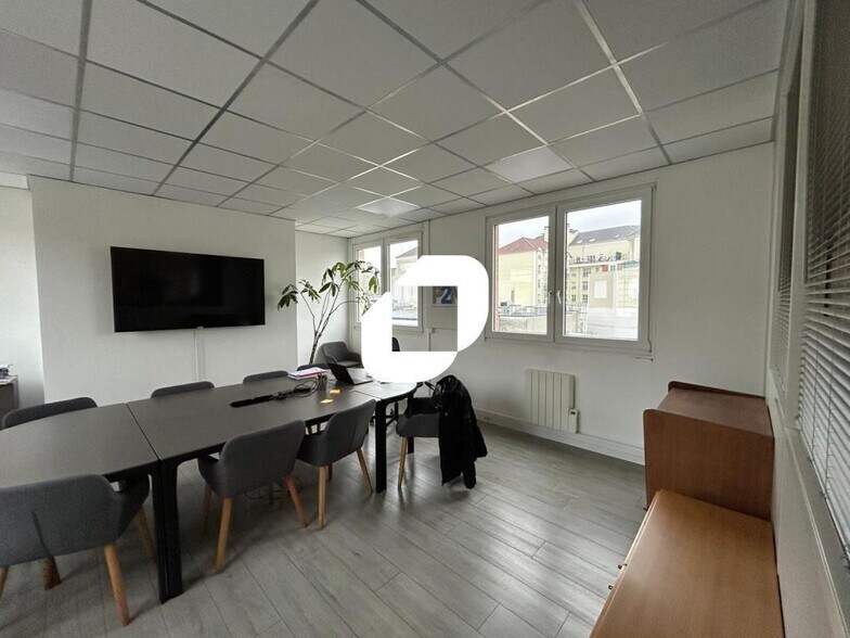 Office in Alfortville to rent - Interior Photo - Image 1 of 4