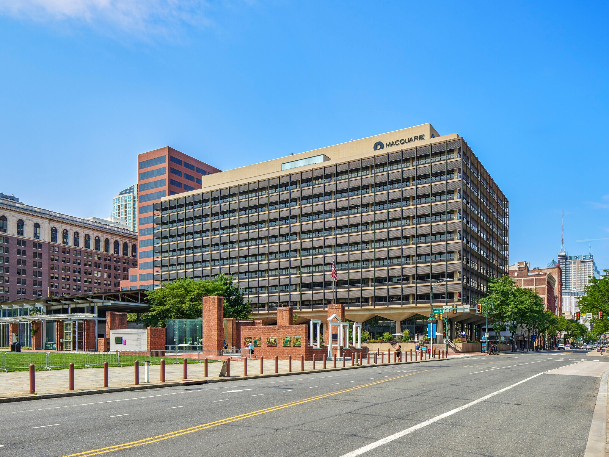 100 S Independence Mall W, Philadelphia, PA to rent Building Photo- Image 1 of 11