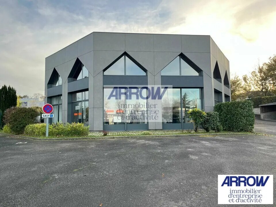Light Industrial in Bouguenais to rent Building Photo- Image 1 of 5