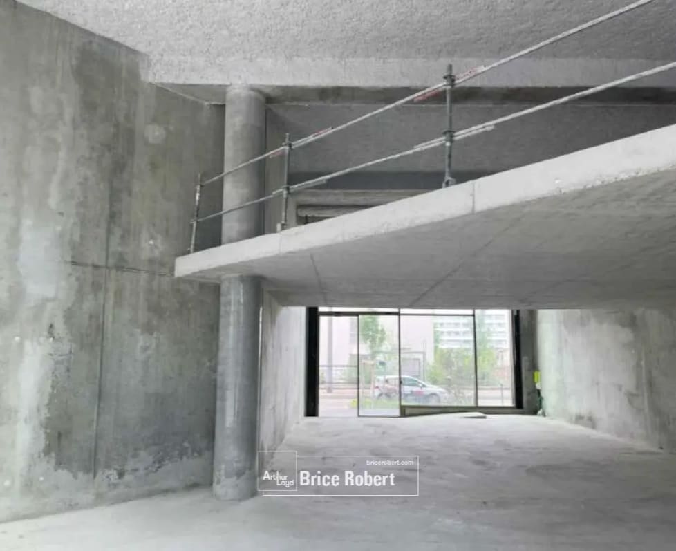 Office in Villeurbanne to rent Interior Photo- Image 1 of 7