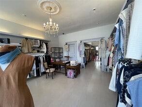Retail in Leigh-On-Sea to rent Interior Photo- Image 2 of 4