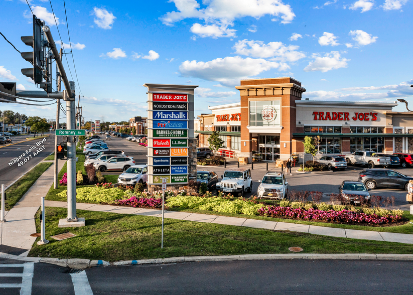 1565-1641 Niagara Falls Blvd, Amherst, NY for rent - Building Photo - Image 3 of 15