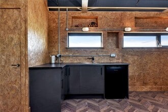 Enterprise Vlg, Melton Mowbray to rent Interior Photo- Image 2 of 4