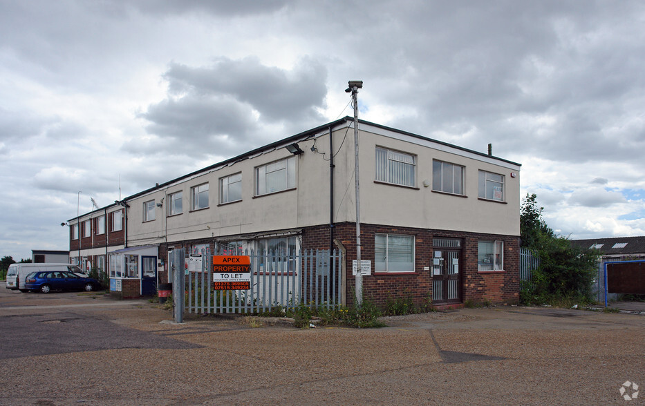 Askew Farm Ln, Grays for rent - Primary Photo - Image 1 of 3