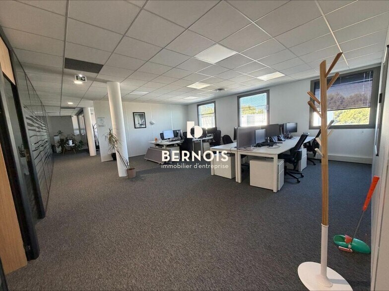 Office in La Seyne Sur Mer to rent - Interior Photo - Image 2 of 6