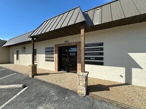 6824 Wayne Ave, Lubbock, TX for rent Building Photo- Image 1 of 13