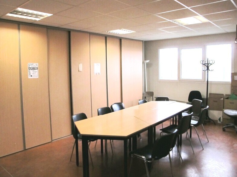 Industrial in Le Thor for sale - Building Photo - Image 3 of 6