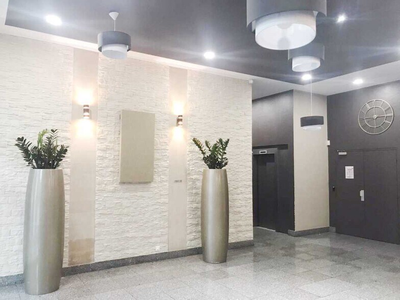 Office in Bagnolet to rent - Lobby - Image 3 of 8