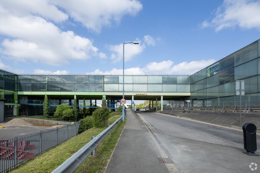 Green Park Way, Greenford to rent - Building Photo - Image 3 of 3