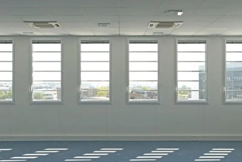 Office in Vélizy-Villacoublay to rent - Interior Photo - Image 2 of 6