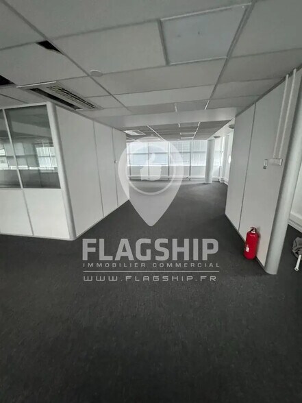 Office in Pantin to rent - Building Photo - Image 2 of 6