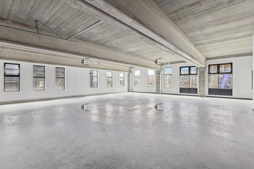 Light Industrial in Nanterre to rent - Building Photo - Image 3 of 11