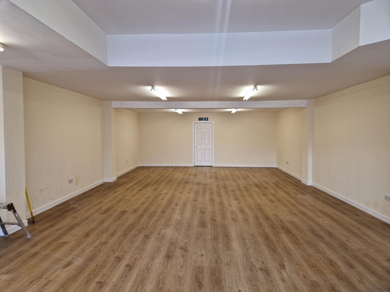 1200 New Chester Rd, Wirral to rent - Building Photo - Image 3 of 4