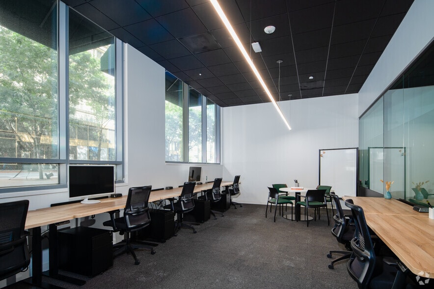 702 Houston St, Fort Worth, TX to rent - Interior Photo - Image 3 of 33