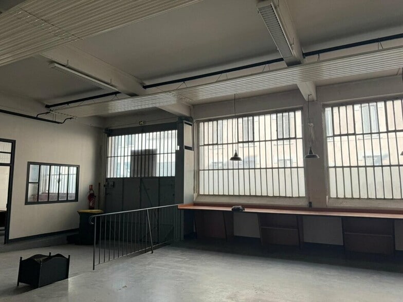 Light Industrial in Lyon to rent - Interior Photo - Image 3 of 8