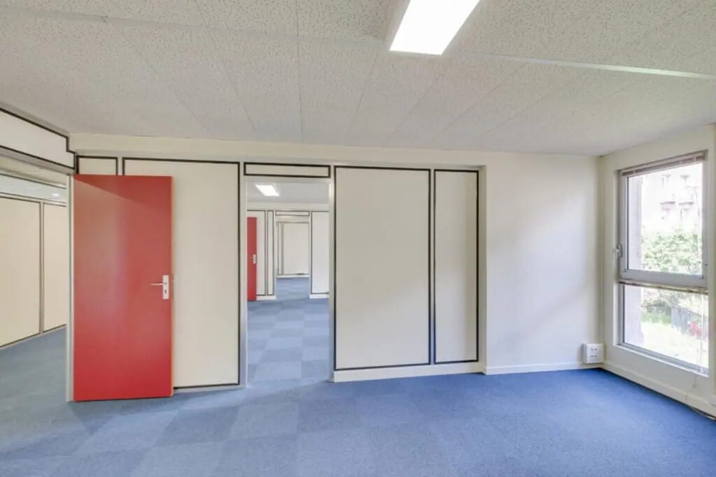 Location Bureaux 180 m² - Photo 1