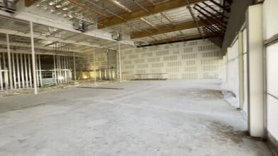 632 Lindero Canyon Rd, Oak Park, CA to rent - Commercial Listing Video 