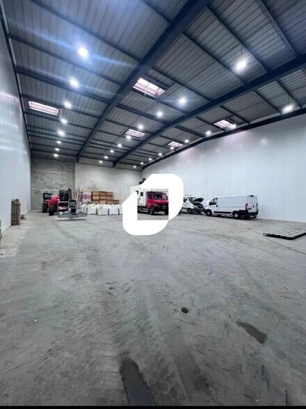 Office in Meaux to rent - Building Photo - Image 3 of 10