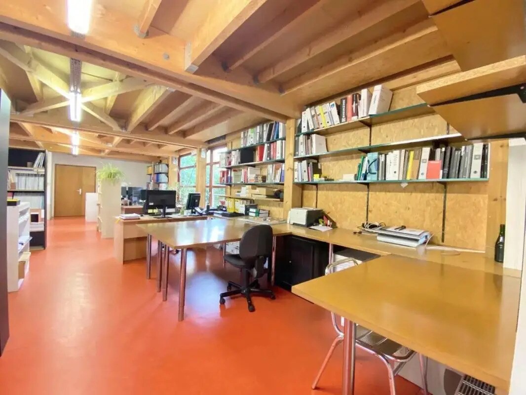 Office in Issy-les-Moulineaux to rent Building Photo- Image 1 of 9