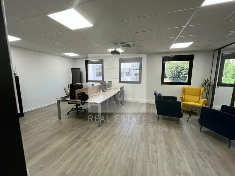 4 Allee De L'Expansion, Francheville for sale - Interior Photo - Image 3 of 10