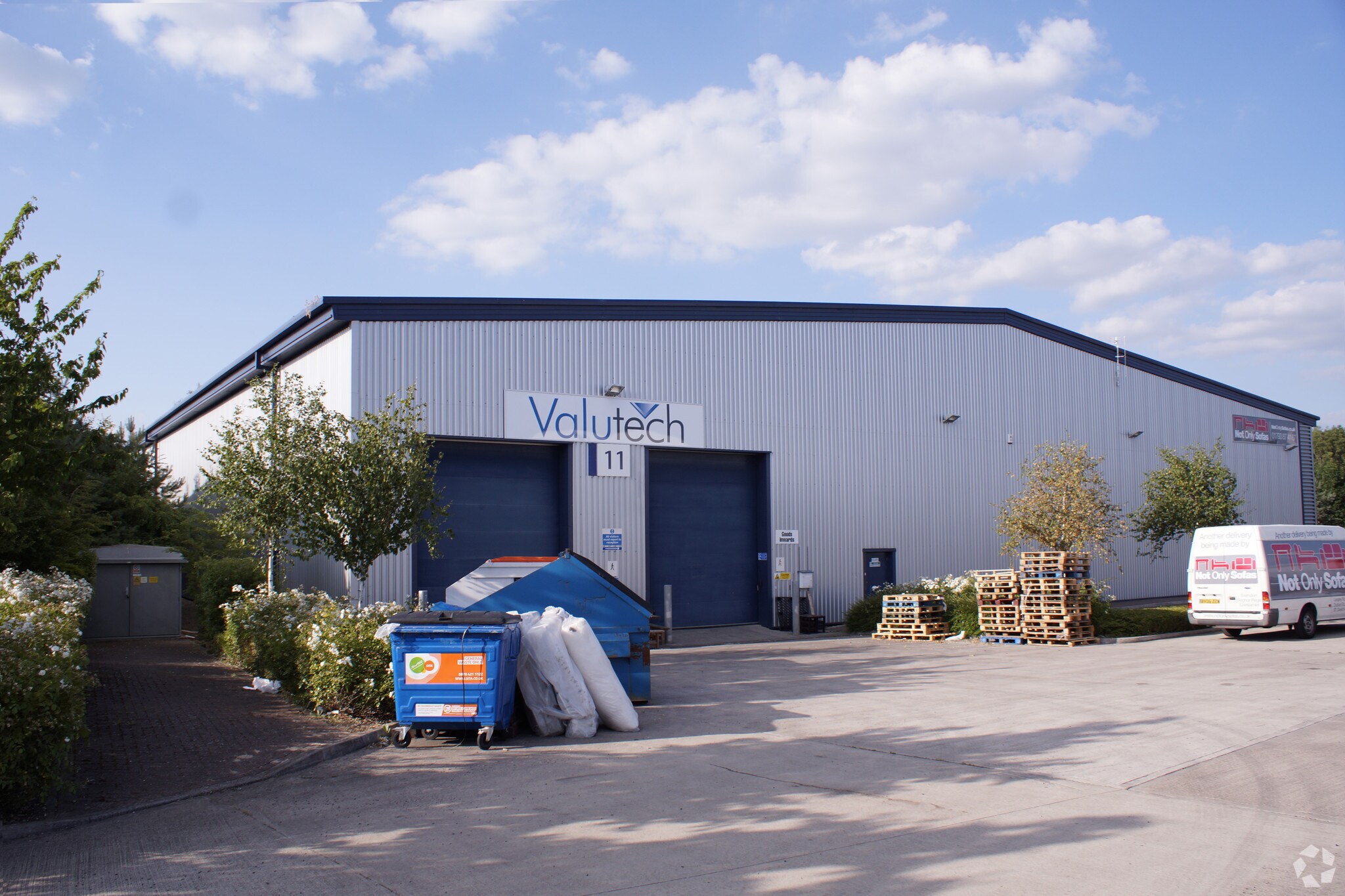 Langley Rd, Swindon to rent Primary Photo- Image 1 of 7