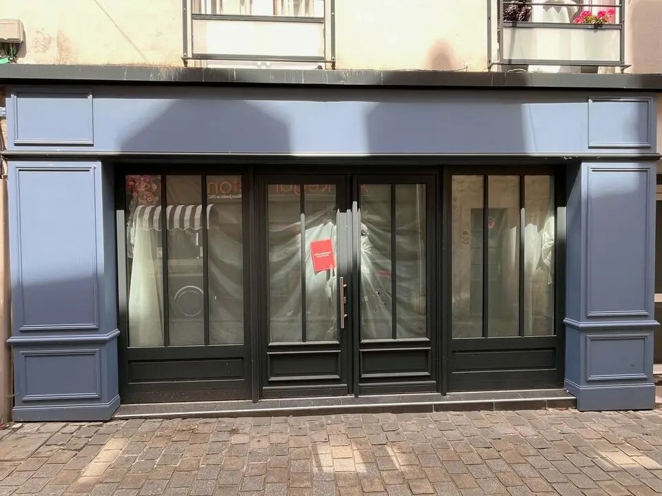 Location Commerce 125 m² - Photo 1