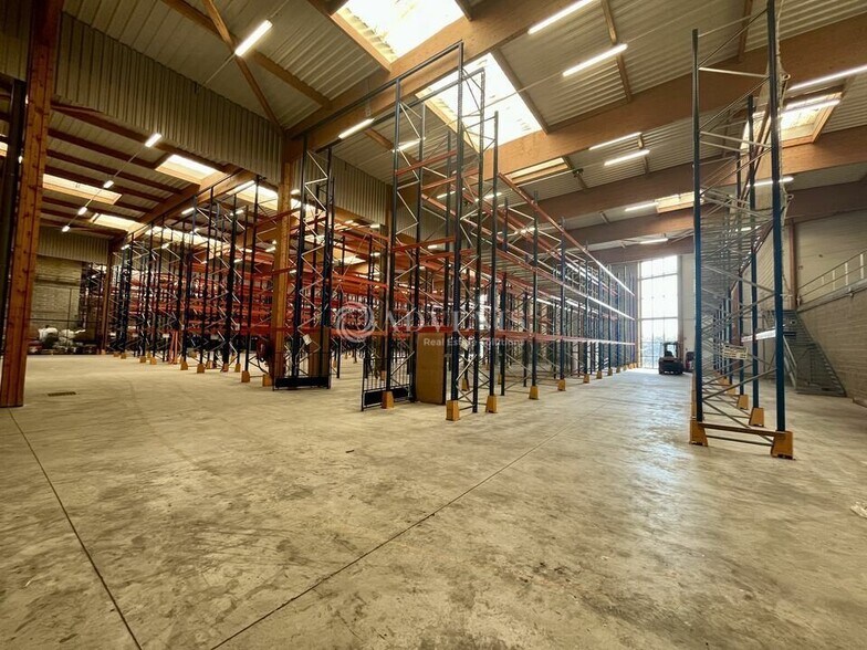 Industrial in Louvres to rent - Interior Photo - Image 2 of 12