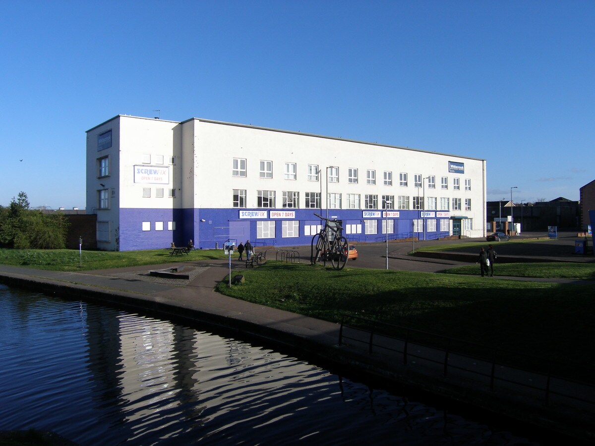 78100 Whitecrook St, Clydebank G81 1QF UK