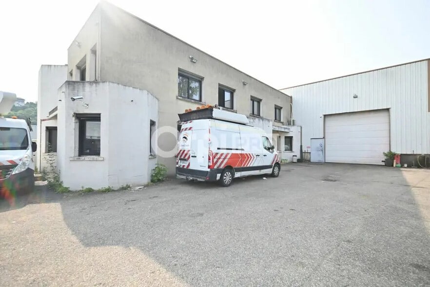 Light Industrial in Feyzin for sale - Building Photo - Image 1 of 12