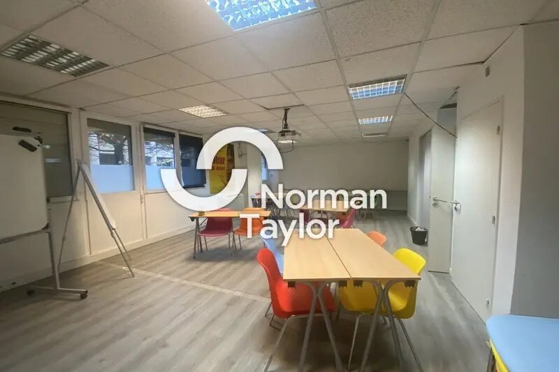 Office in Montpellier to rent - Building Photo - Image 2 of 5
