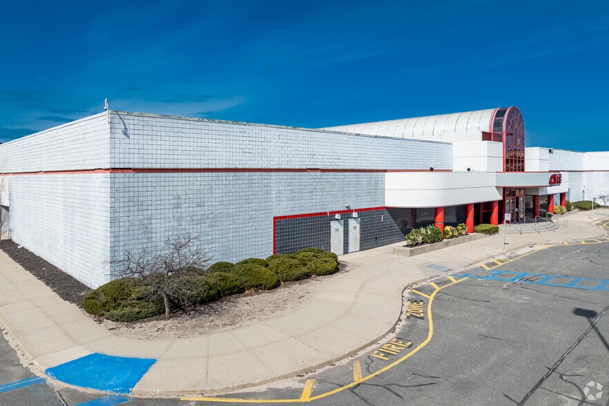 1025 Corporate Dr, Westbury, NY to rent - Building Photo - Image 3 of 5