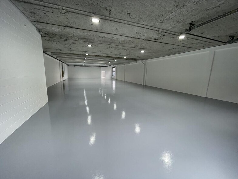 Light Industrial in Gennevilliers to rent - Interior Photo - Image 2 of 14
