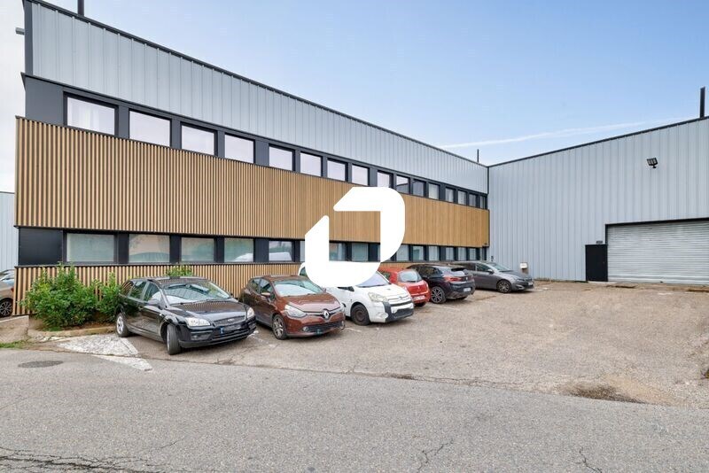 Light Industrial in Villeneuve-la-Garenne to rent - Building Photo - Image 1 of 11