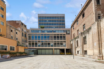 Office in Carrer De Rivadeneyra, 6, Barcelona for rent Building Photo- Image 1 of 7