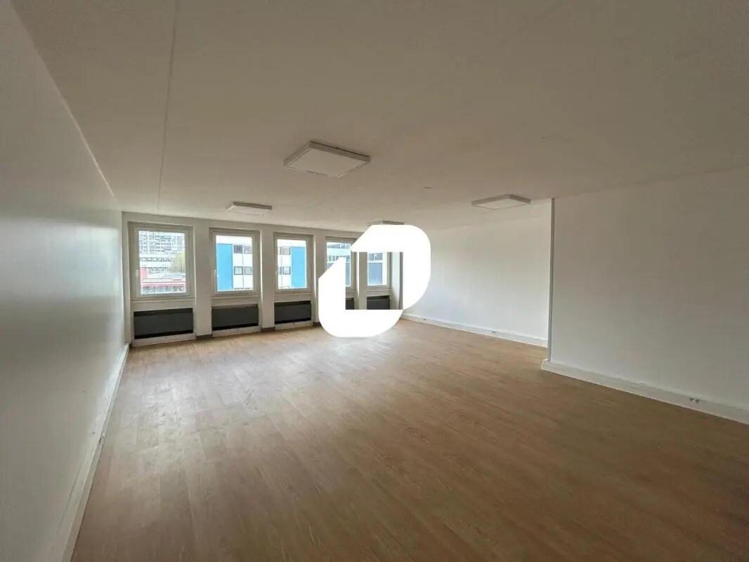 Office in Créteil to rent Interior Photo- Image 1 of 18