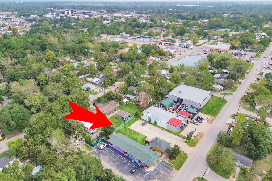 516 Mill Ave, Conroe, TX for sale - Aerial - Image 2 of 10