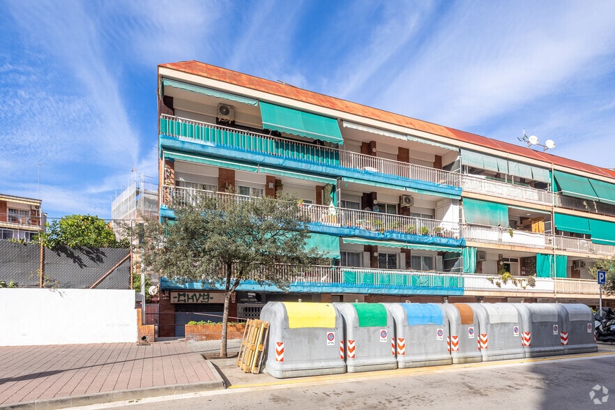 Carrer del General Palafox, 9-11, Castelldefels, Barcelona to rent - Building Photo - Image 3 of 4