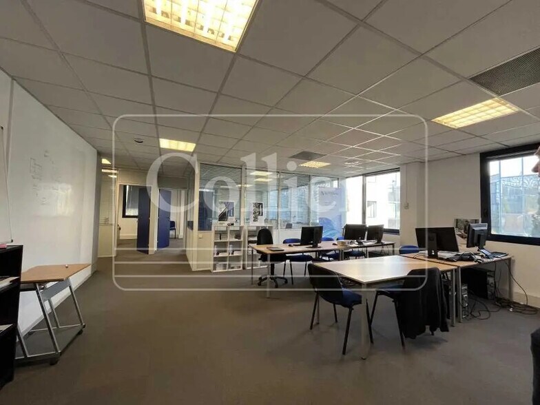 Office in Aix-en-Provence to rent - Interior Photo - Image 2 of 7