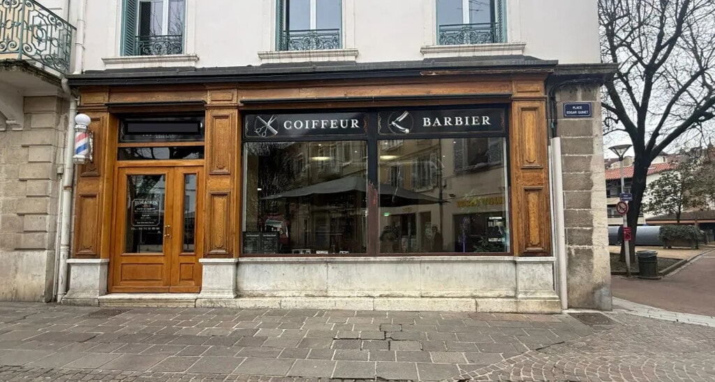 Location Commerce 200 m² - Photo 1