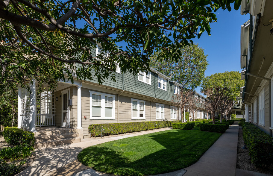 1720-1728 Whitley Ave, Los Angeles, CA for rent - Building Photo - Image 1 of 3