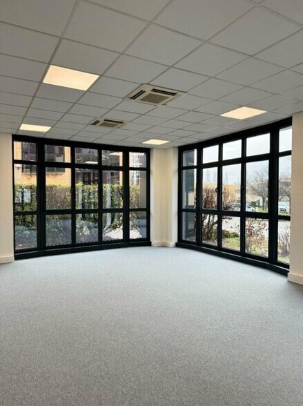 Office in SAINT-DIDIER-AU-MONT-D'OR to rent - Interior Photo - Image 3 of 15