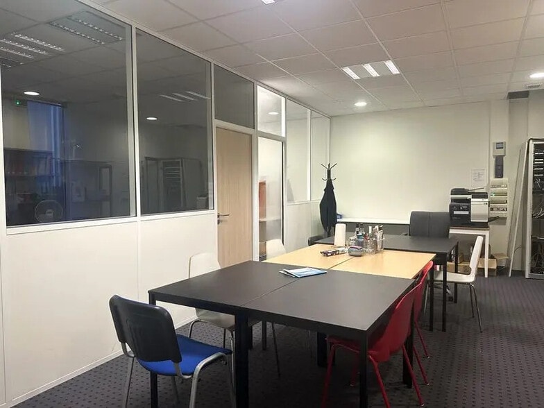 Office in Lyon to rent - Building Photo - Image 2 of 7