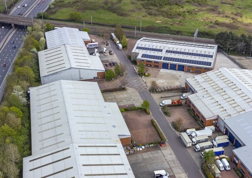 Old Parkbury Ln, St Albans to rent - Building Photo - Image 3 of 5