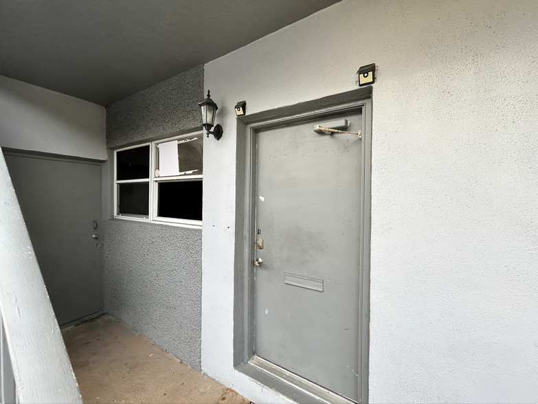 5981 Funston St, Hollywood, FL for rent - Building Photo - Image 3 of 12