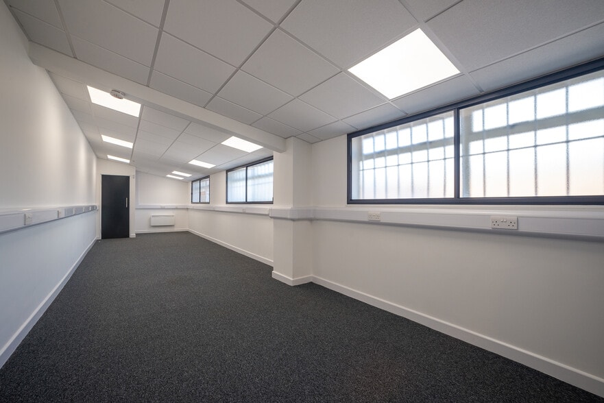 Bath Rd, Hounslow for sale - Interior Photo - Image 1 of 1