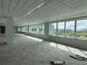 15 Avenue Du Centre, Guyancourt to rent Interior Photo- Image 2 of 4