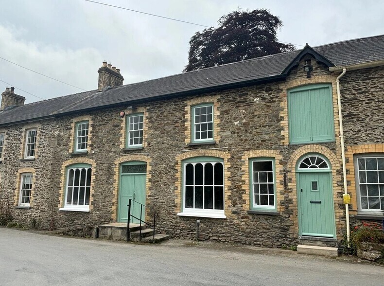 Siop Pontsian, Llandysul for sale - Primary Photo - Image 1 of 1