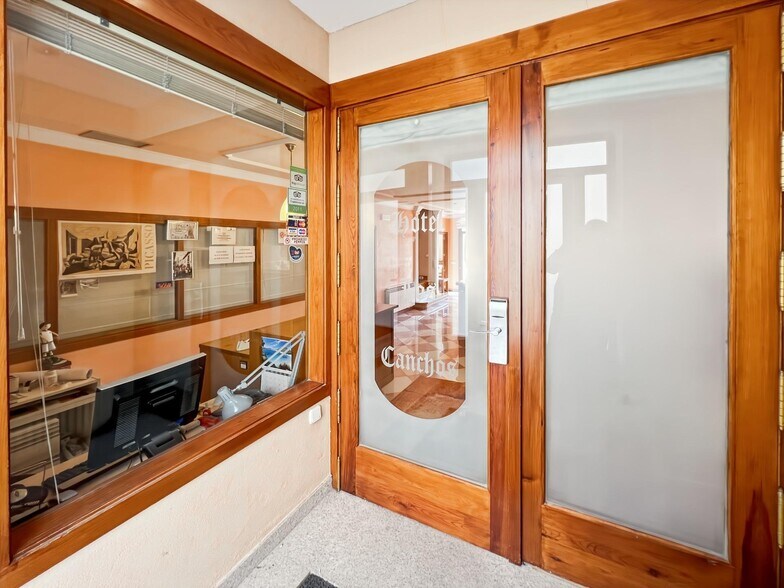 Hospitality in Buitrago del Lozoya, Madrid for sale - Building Photo - Image 2 of 46