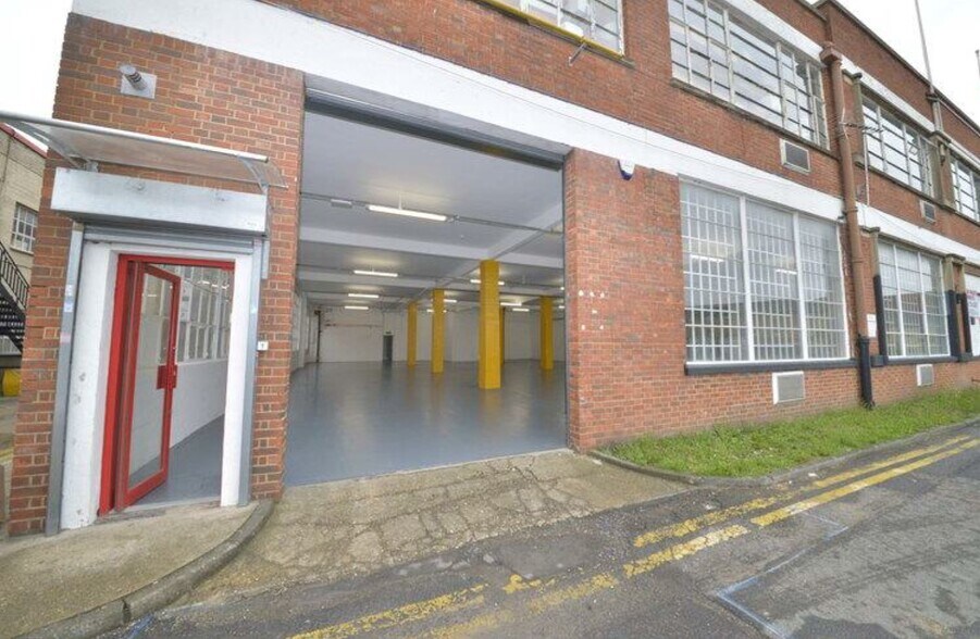 7 East Ln, Wembley, HA9 7NG UK