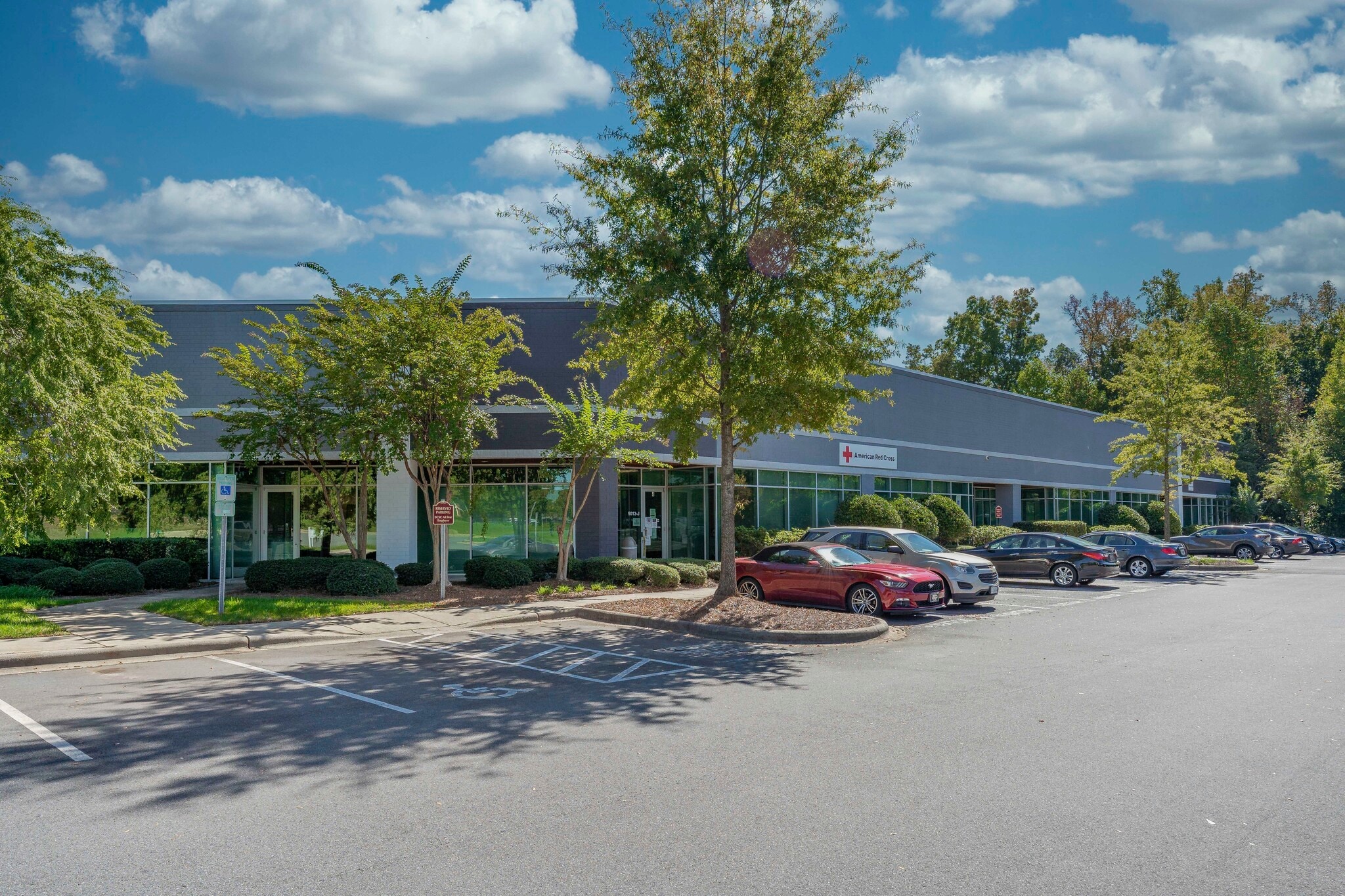 9013 Perimeter Woods Dr, Charlotte, NC to rent Building Photo- Image 1 of 5